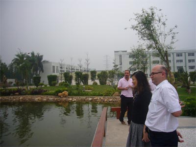 德国客商参观AG尊时凯龙工业园