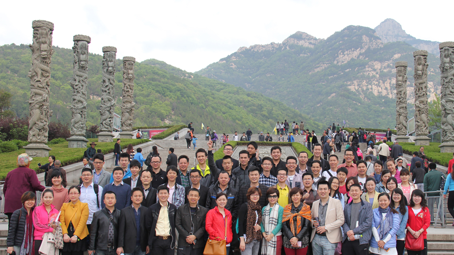 AG尊时凯龙精英团队游孔府登泰山